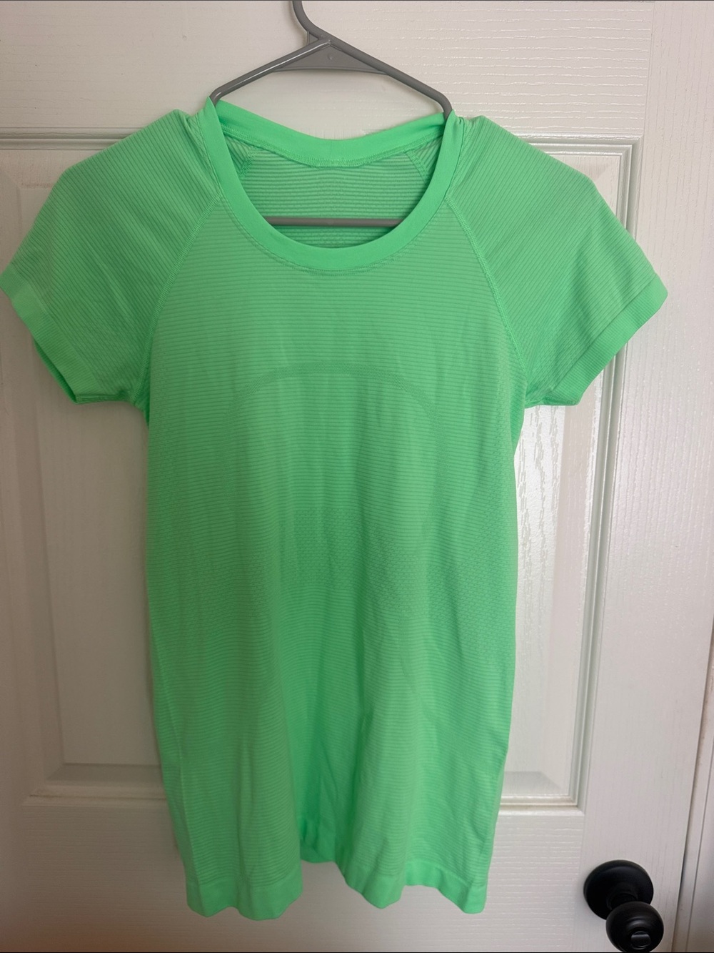 Lululemon Swiftly Tech Short Sleeved Shirt 2.0 size 6